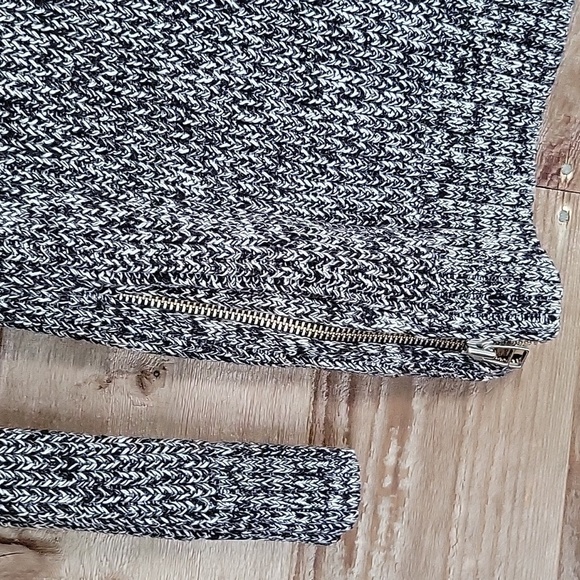 Gap Size Small Black and White Marled Tunic Sweater - Picture 2 of 5